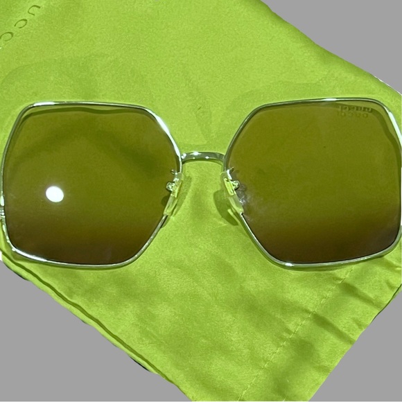 Gucci Authentic Women’s Geometric Sunglasses with Original Case & Bag - Picture 3 of 16